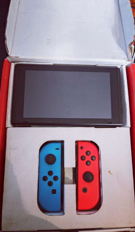 NINTENDO SWITCH CONSOLE