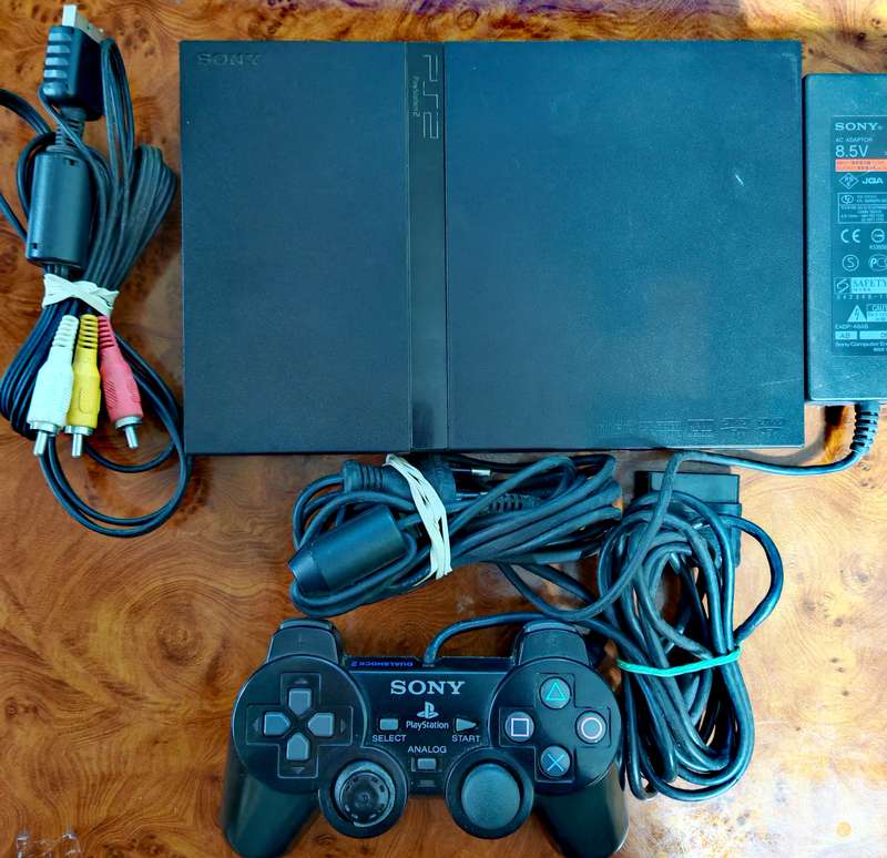 PLAYSTATION 2 CONSOLE & CONTROL