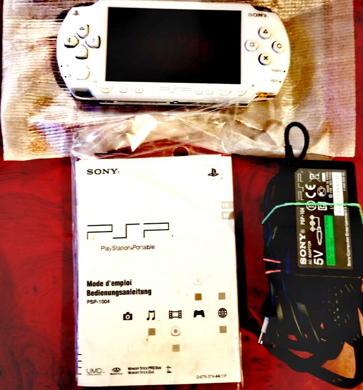 PSP CONSOLE (EXCELLENT CONDITION)