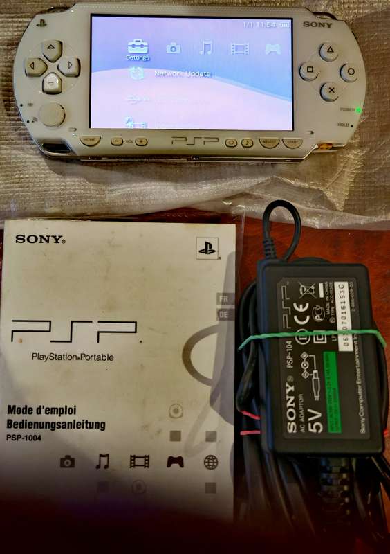 PSP CONSOLE (EXCELLENT CONDITION)