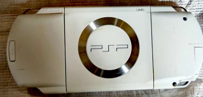 PSP CONSOLE (EXCELLENT CONDITION)