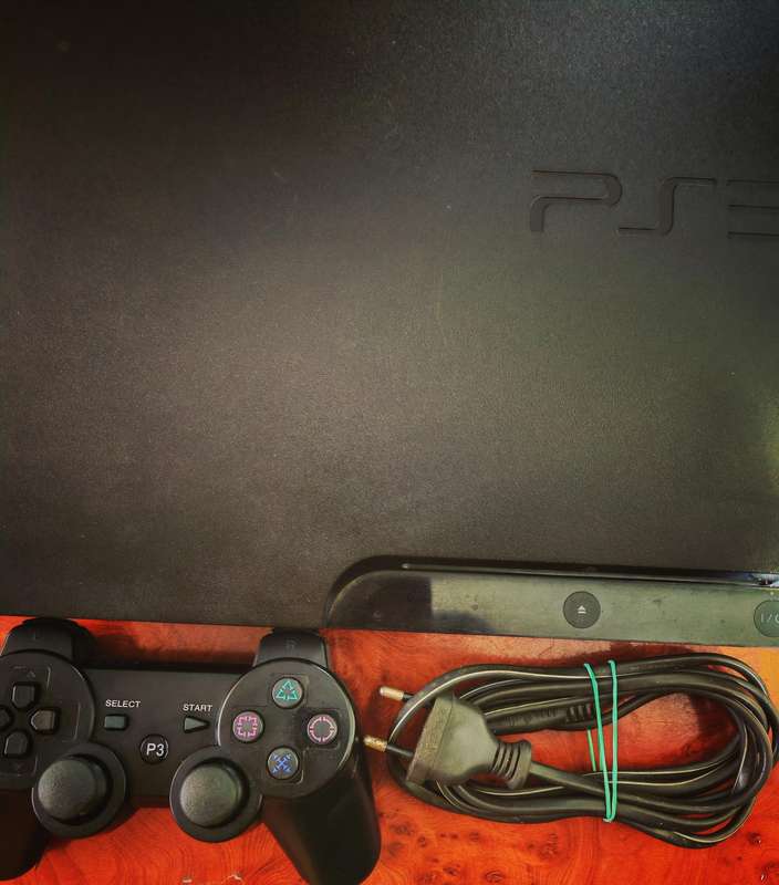 PLAYSTATION 3 320 GB CONSOLE & CONTROL.