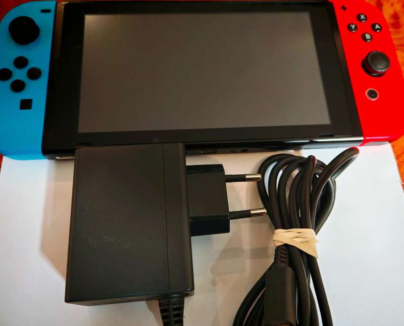 NINTENDO SWITCH CONSOLE