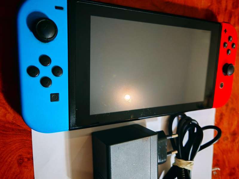 NINTENDO SWITCH CONSOLE