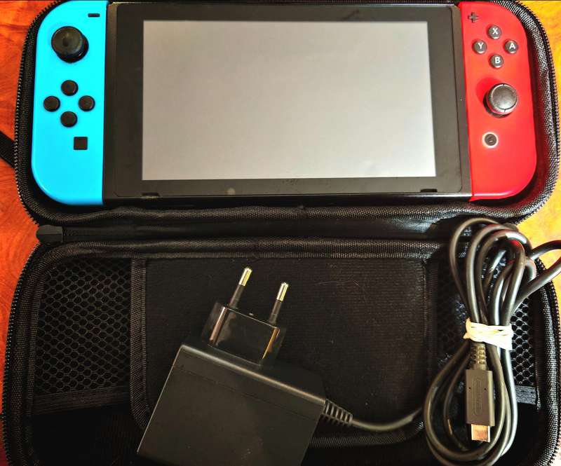 NINTENDO SWITCH CONSOLE