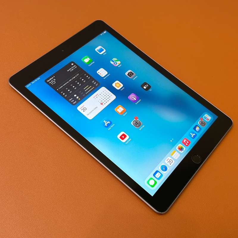 Apple iPad 5th Gen 9.7 Inch | Space Grey | 32GB | WiFi (1 Month Warranty)