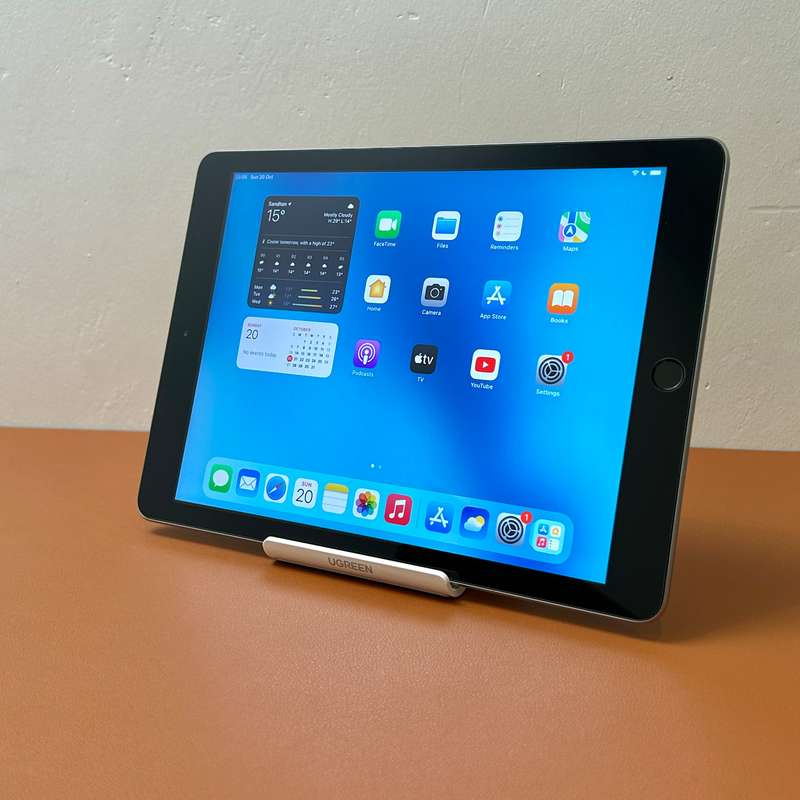 Apple iPad 5th Gen 9.7 Inch | Space Grey | 32GB | WiFi (1 Month Warranty)