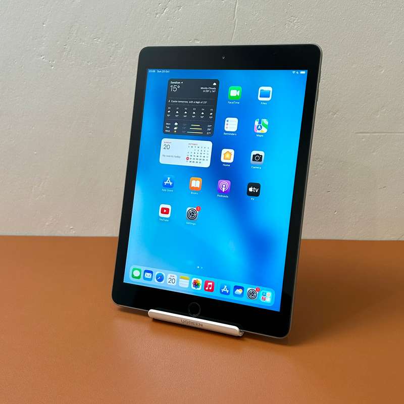 Apple iPad 5th Gen 9.7 Inch | Space Grey | 32GB | WiFi (1 Month Warranty)