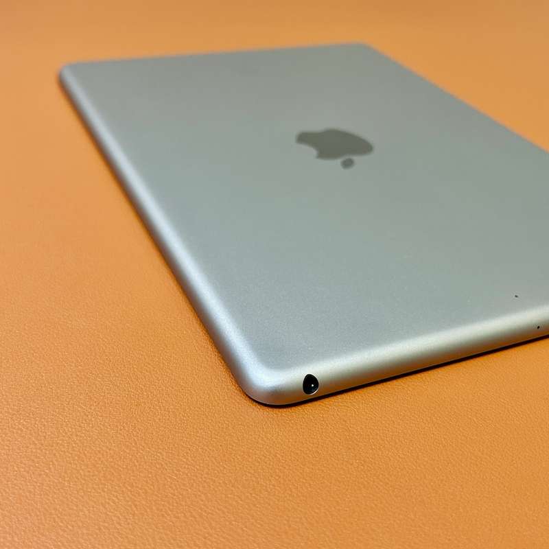 Apple iPad 5th Gen 9.7 Inch | Space Grey | 32GB | WiFi (1 Month Warranty)
