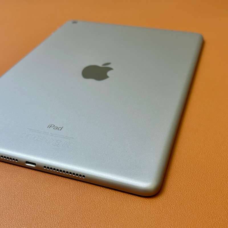 Apple iPad 5th Gen 9.7 Inch | Space Grey | 32GB | WiFi (1 Month Warranty)