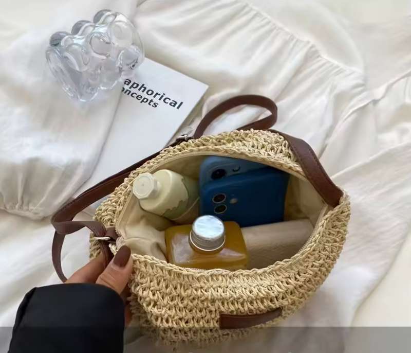 Womens handbag rattan straw woven straw shoulder bag every day / vacation essentials bag