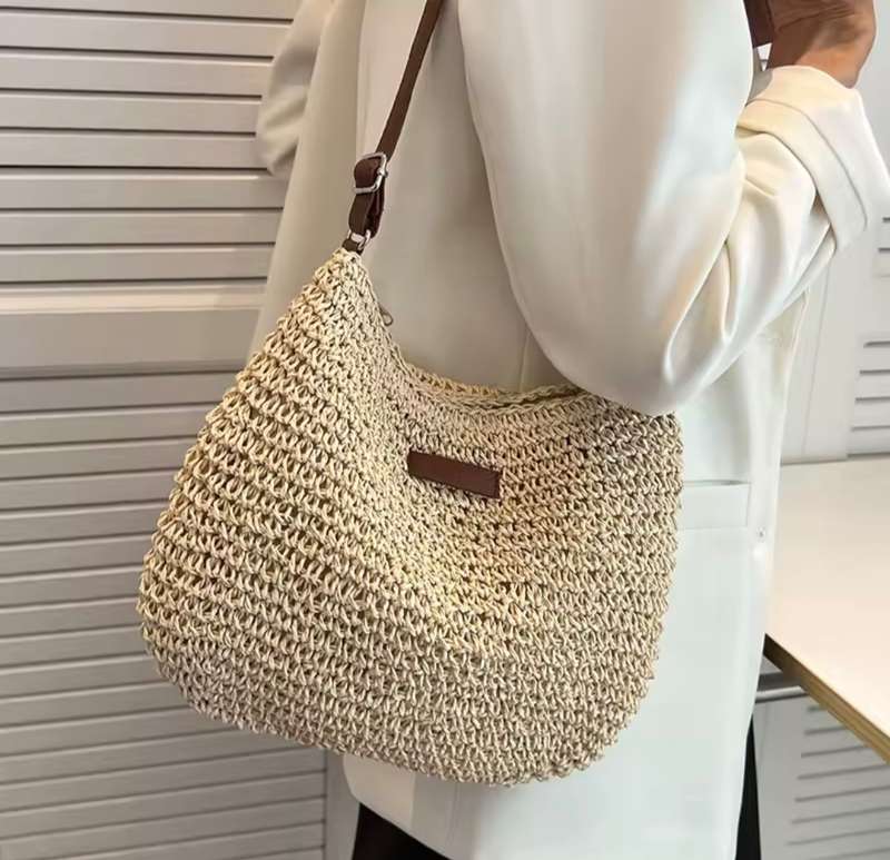 Womens handbag rattan straw woven straw shoulder bag every day / vacation essentials bag