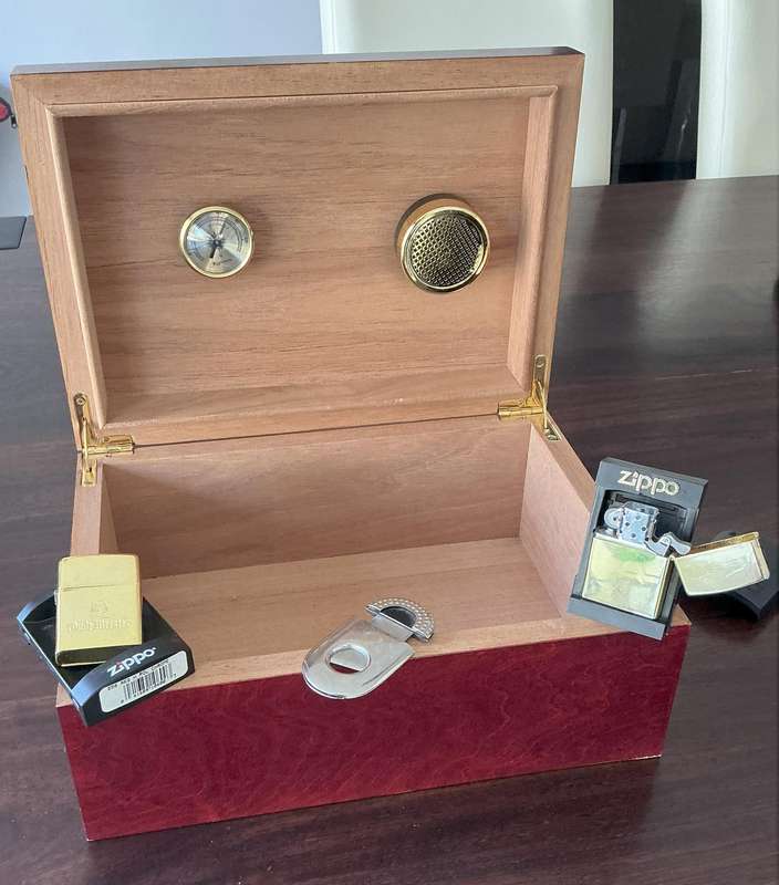 QUALITY HUMIDOR AND ZIPPOS