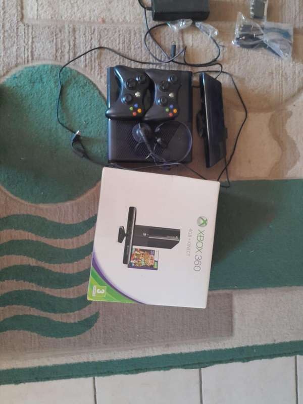 Xbox 360, kinect, 2 controllers, 10 games