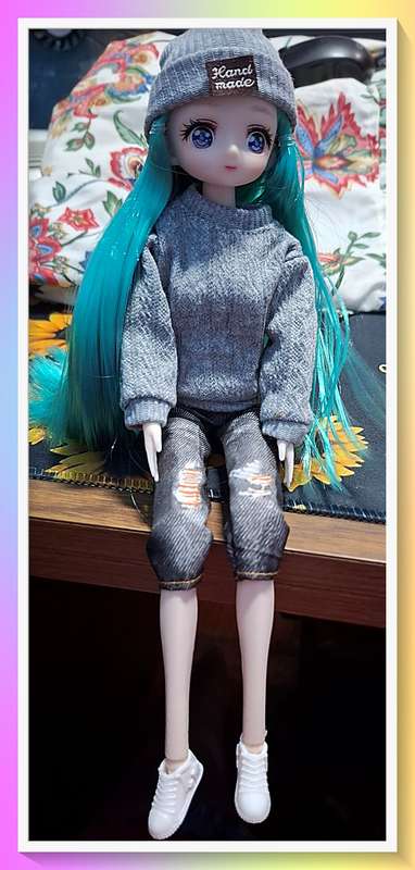 Gorgeous 30cm jointed doll with full outfit and surprise gift
