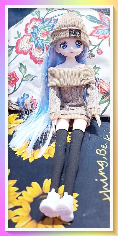 Fashionable 30cm jointed doll with full outfit and surprise gift