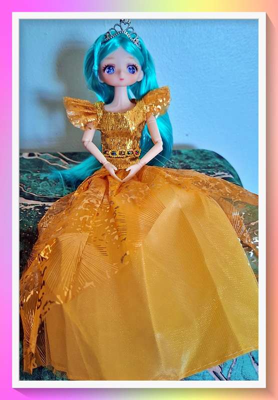 Gorgeous golden princess 30cm jointed doll with full outfit and surprise gift