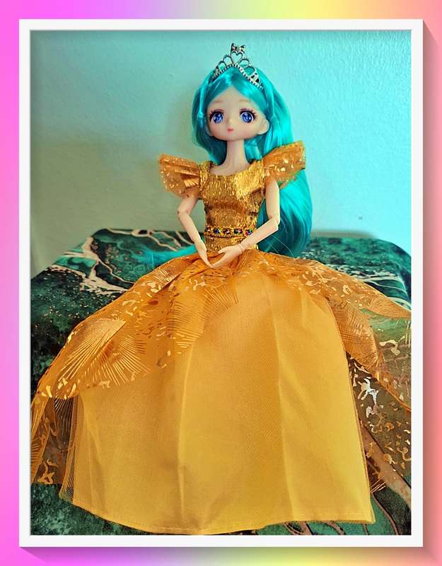 Gorgeous golden princess 30cm jointed doll with full outfit and surprise gift