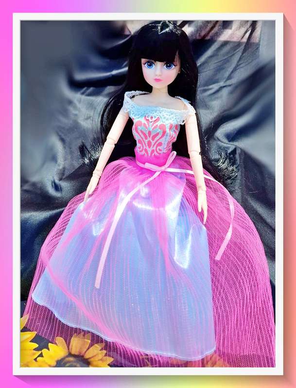 Gorgeous shimmer princess doll with surprise gift