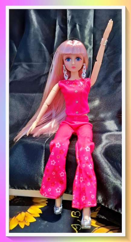 Dancing Queen pink outfit jointed doll with free gift