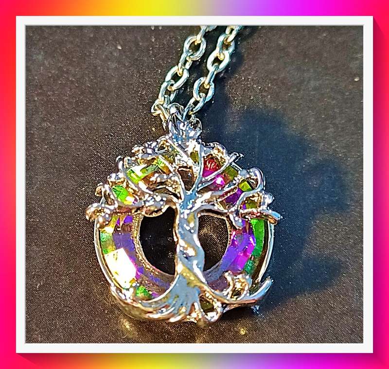 Stunning tree of life pendant necklace