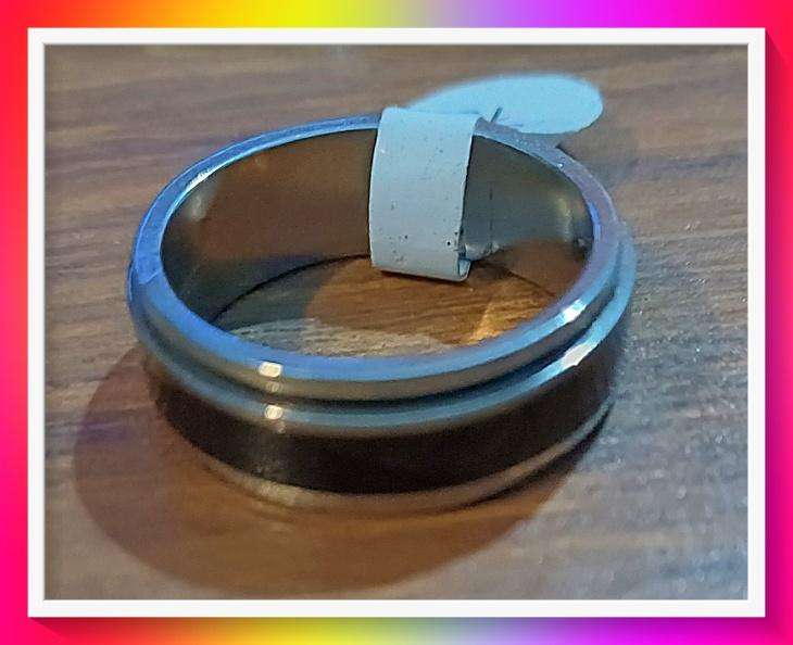 Ease the anxiety with a spinner twist ring