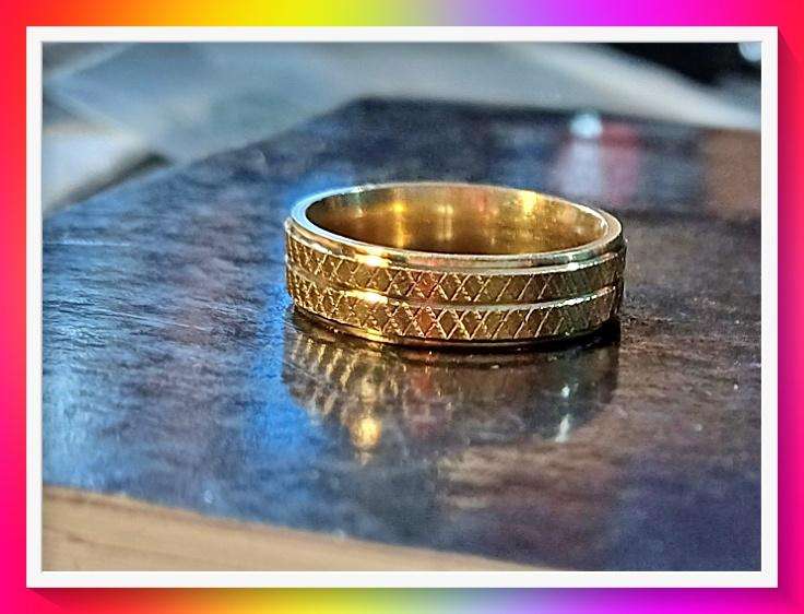 Gorgeous goldtone ring for any occasion
