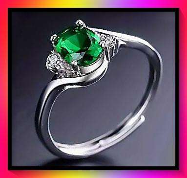 Stunning Simulated Emerald Gemstone Ring