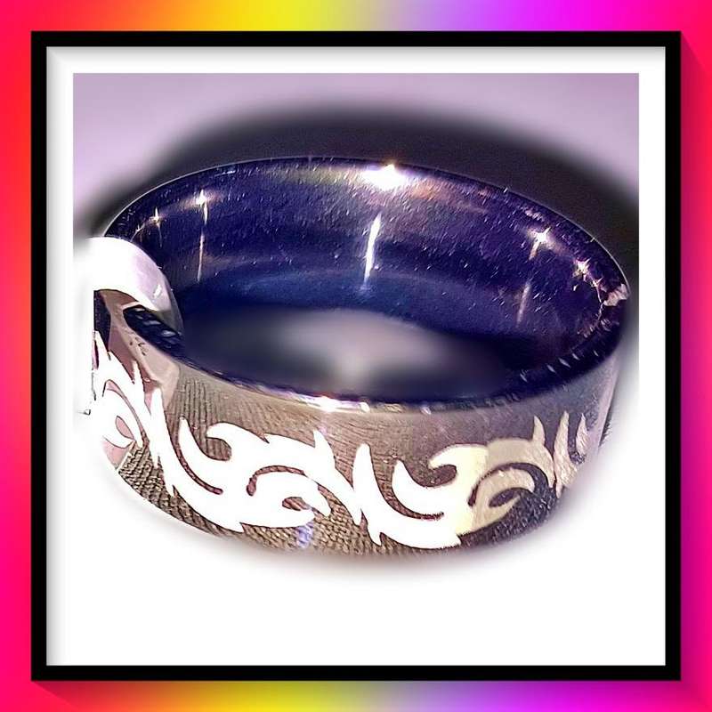 Beautiful White in black wave design ring 18mm