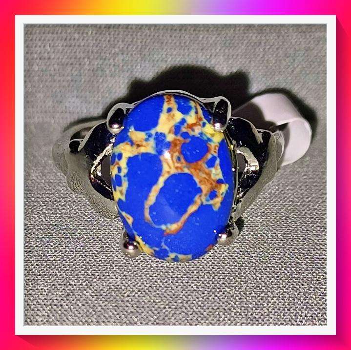 Gorgeous synthetic coloured blue stone ring 17mm