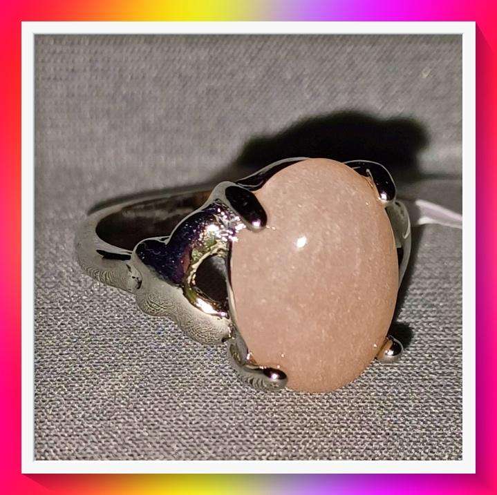 Beautiful light orangey-pink quartz vintage look ring 16mm