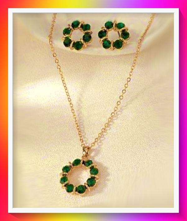 Gorgeous emerald green Round Flower  3 pc Jewellery Set