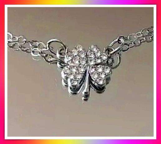Elegant Classic Four-Leaf Clover Pendant Necklace