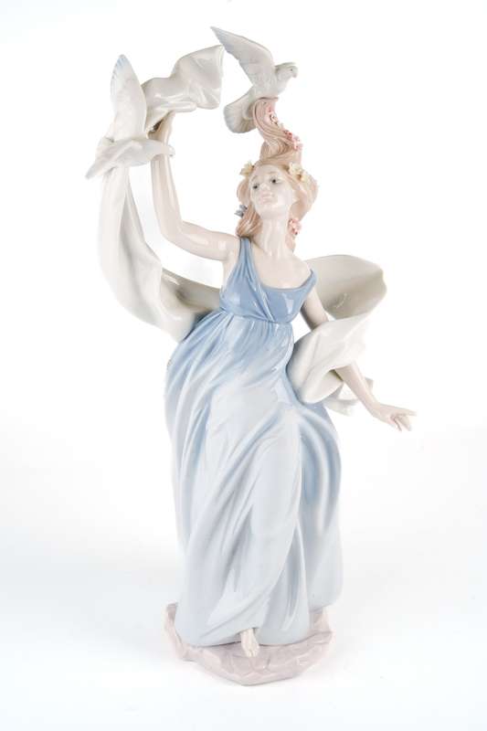 Nao by Lladro Gentle Breeze
