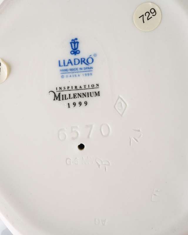 Nao by Lladro Gentle Breeze