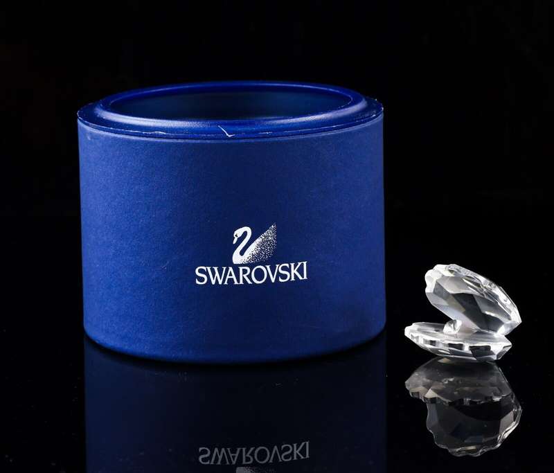 Swarovski Crystal Oyster Shell with a crystal chaton 'pearl' Aquatic Worlds