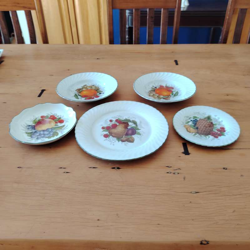The Wiesenthal Paradise Valley 2142 Porcelain Fruit Plates and Bowls