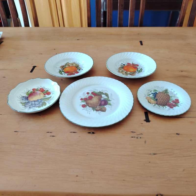 The Wiesenthal Paradise Valley 2142 Porcelain Fruit Plates and Bowls