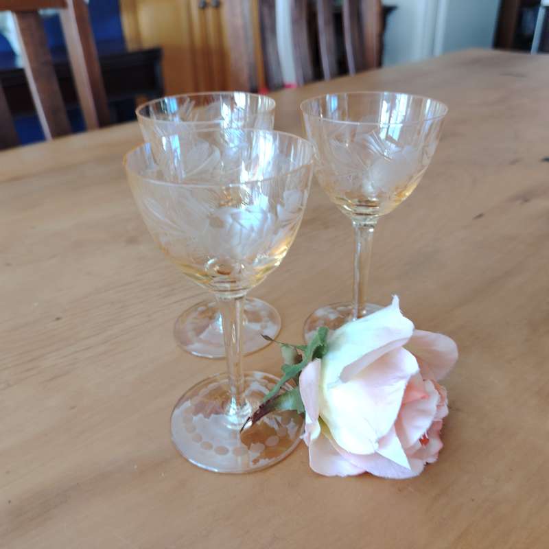 Vintage Etched Pink Optic Glass Wine Sherry Glasses