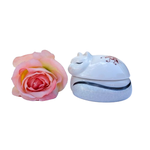 Elizabeth Arden Royal Pavillion at Brighton Porcelain Cat Trinket Box