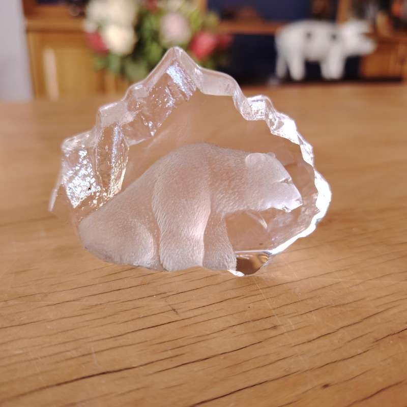 Mats Jonasson Crystal Polar Bear Art Glass Signed Made in Sweden