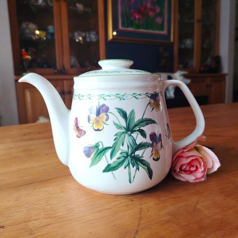 Studio Nova 5 cup teapot tea server with lid in the Garden Bloom