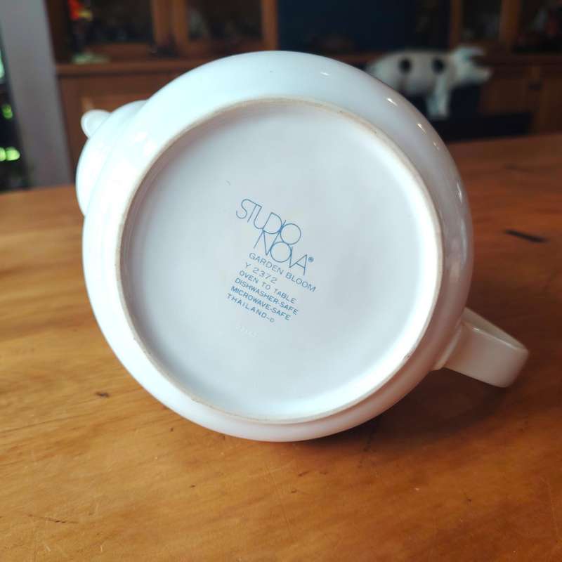 Studio Nova 5 cup teapot tea server with lid in the Garden Bloom