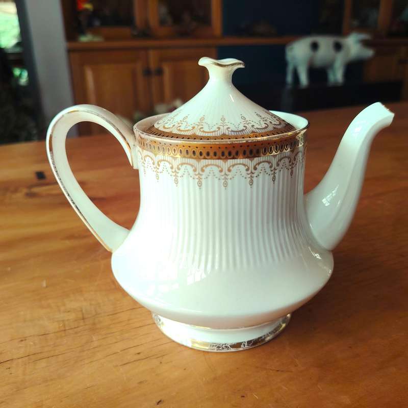 Paragon Fine Bone China Athena Tea Pot