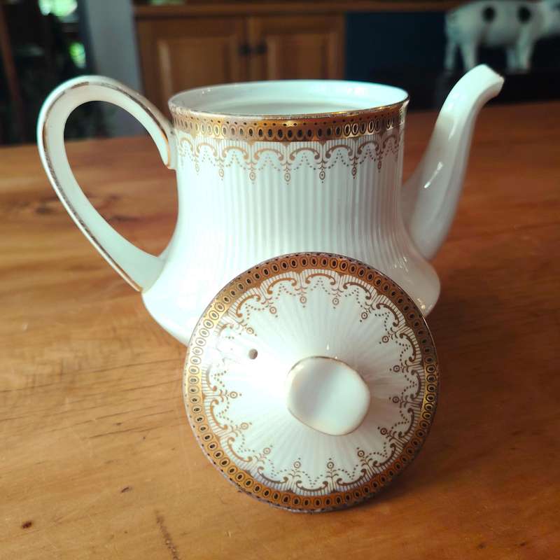 Paragon Fine Bone China Athena Tea Pot