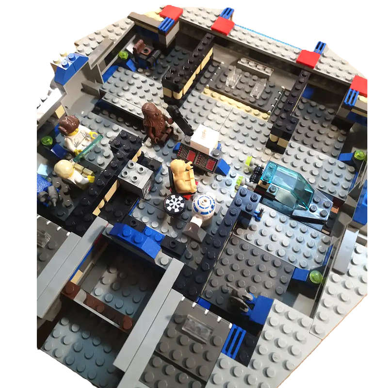 LEGO Huge Set 7190 Star Wars Millennium Falcon