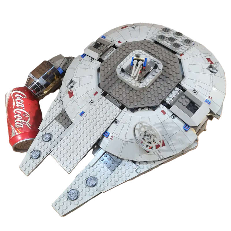 LEGO Huge Set 7190 Star Wars Millennium Falcon