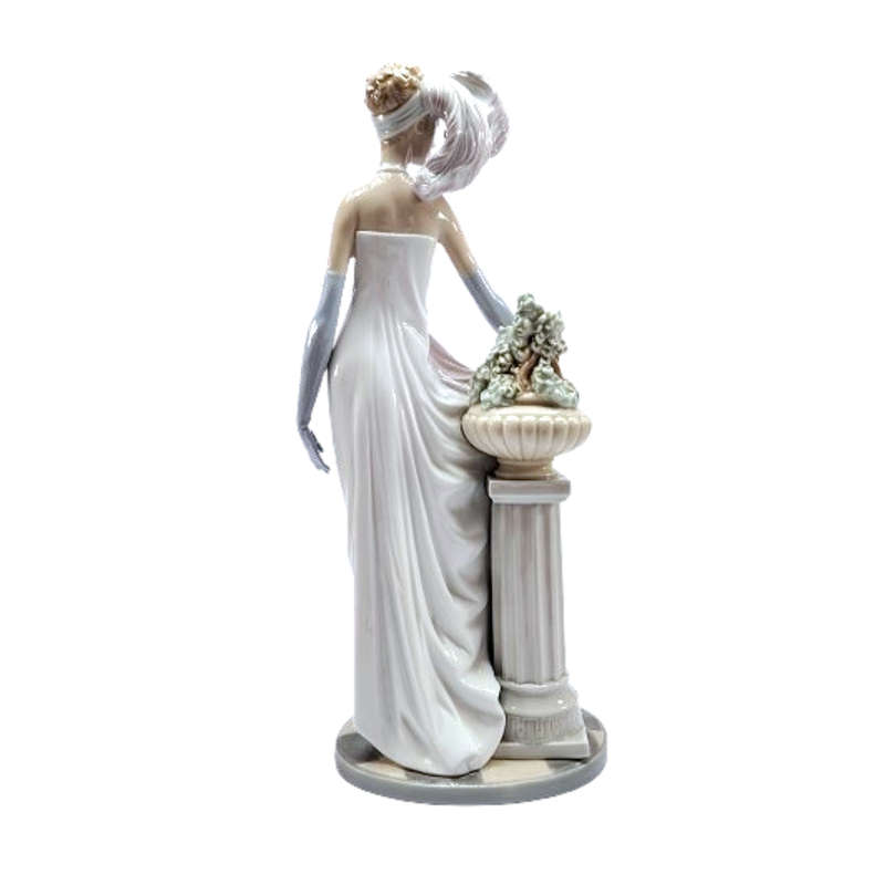 Large Retired Socialite of the 20s Lladro Porcelain Figurines