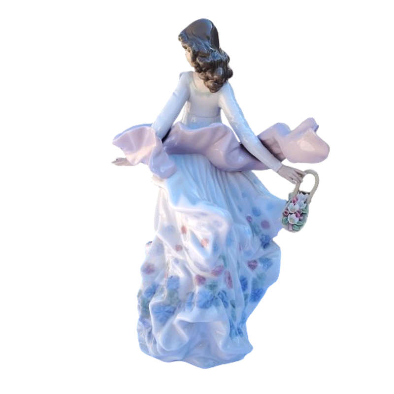 Lladro Spanish Porcelain Figurine Of The Spring Splendor No. 5898