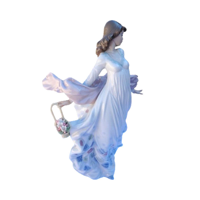Lladro Spanish Porcelain Figurine Of The Spring Splendor No. 5898